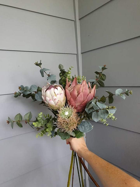 Premium King Protea Bouquet (Dusky Pink)
